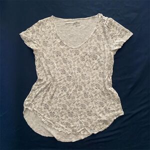 Hollister-co Women's White and Black Elephant Print T-Shirt